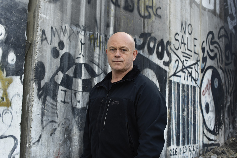 How to resolve conflict with Ross Kemp