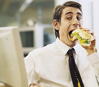 Why eating ‘al desko’ is making you less successful